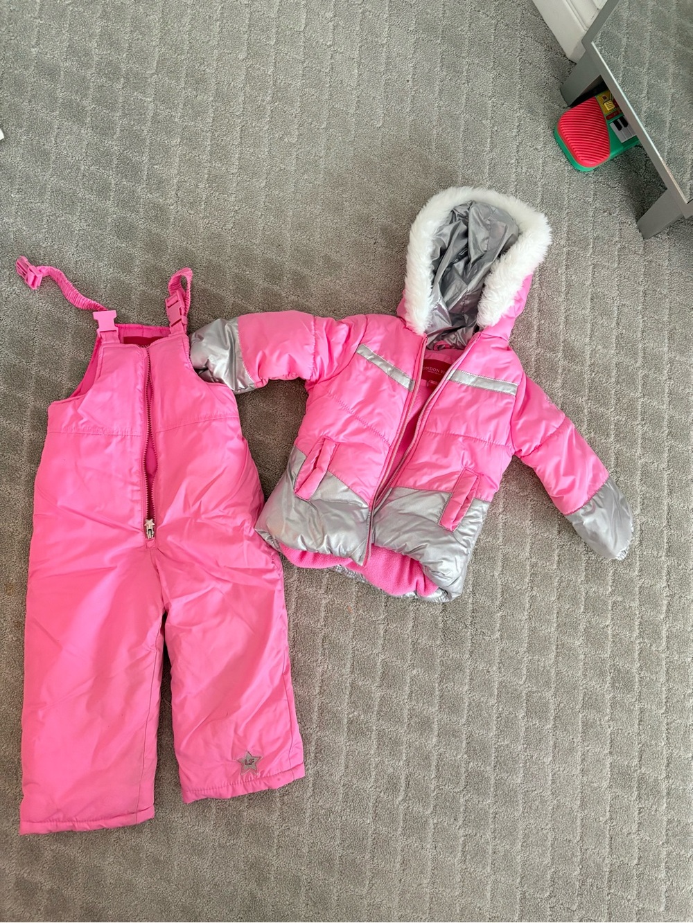 GUC. Kids Pink Winter Snow Jacket and Bib Overalls Set 4T snow bib snowbib